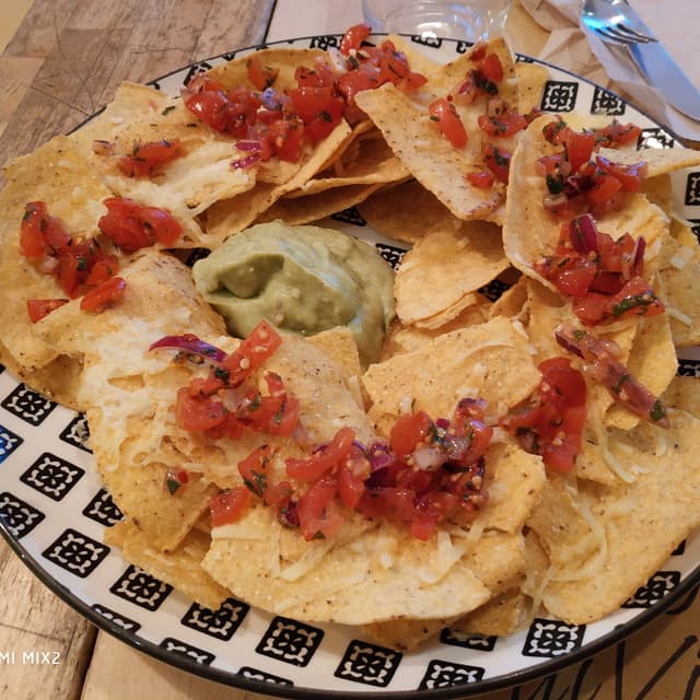Photo of the dish “nachos con formaggio vegetale”