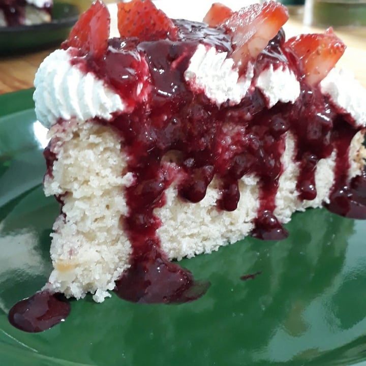 review photo of Urbã Cozinha Vegana Torta framboesa e morango shared by @isiscorreia on 29 Jul 2021 - review