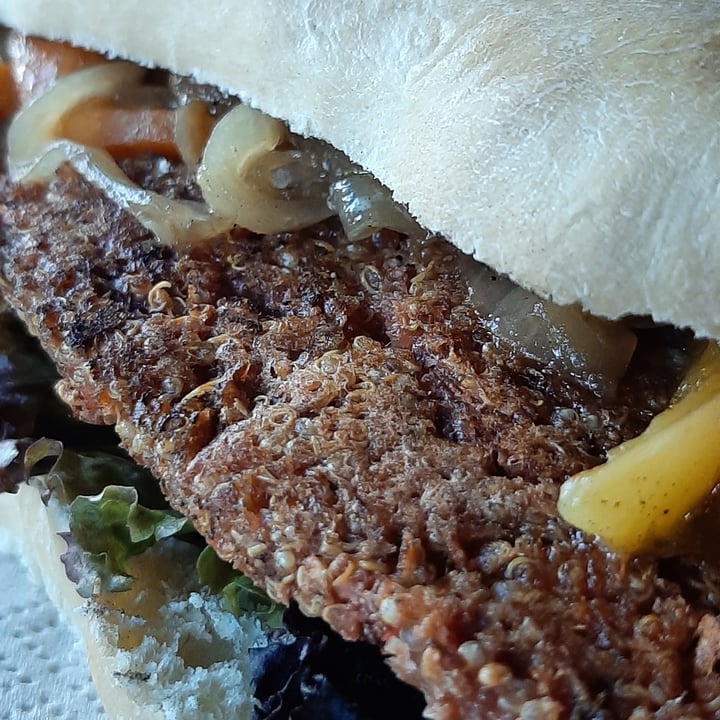 photo of Cheverry Tandil Sándwich vegano shared by @gastonfauret on  02 Aug 2021 - review
