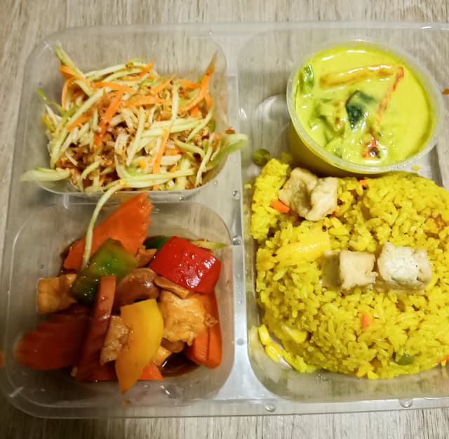 菜肴“Pineapple Rice Bento Set”的照片