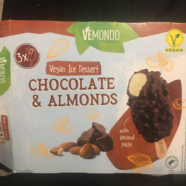 photo of Vemondo Vegan ice cream and almonds shared by @cripardo on  13 Jun 2022 - review