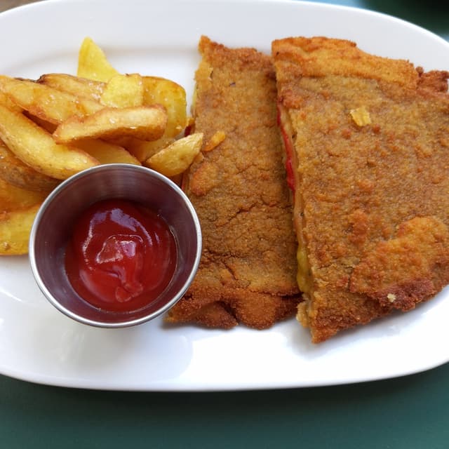 菜肴“Cachopo”的照片
