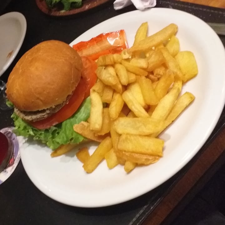 photo of Cervecería Bachmann Hamburguesa vegana shared by @daimonion on  27 Jul 2021 - review