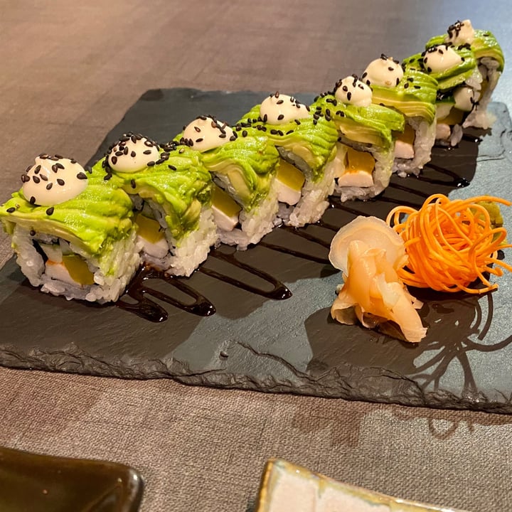 photo of Herbivore Avocado Roll Maki shared by @thatsassymomo on  18 Feb 2021 - review