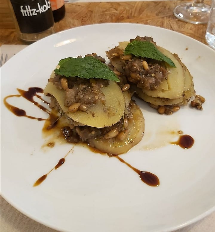 photo of EL VERGEL RESTAURANT VEGÀ Morcilla vegana con patatas shared by @crishler on  17 Oct 2019 - review