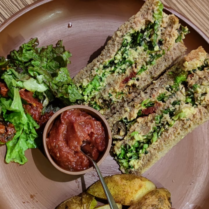 photo of Buenos Aires Verde Vegan “tuna” sandwich shared by @vannaangelicola on  08 Nov 2021 - review