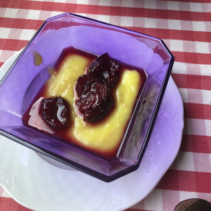 review photo of Naturangolo di Alessandro Mandelli Crema fredda alle ciliegie shared by @saratms on 23 Jun 2022 - review