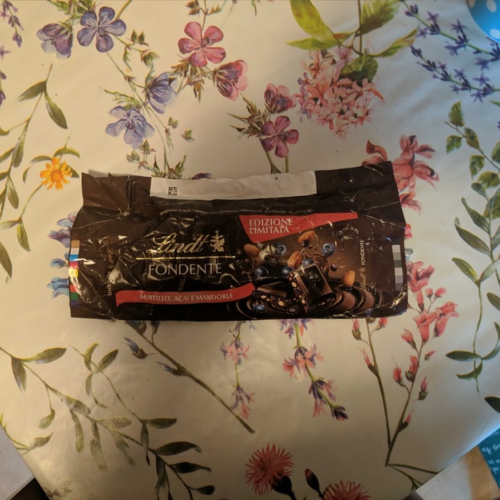review photo of Lindt Fondente mirtillo, acai, mandorle shared by @nyumphu on 24 Mar 2022 - review