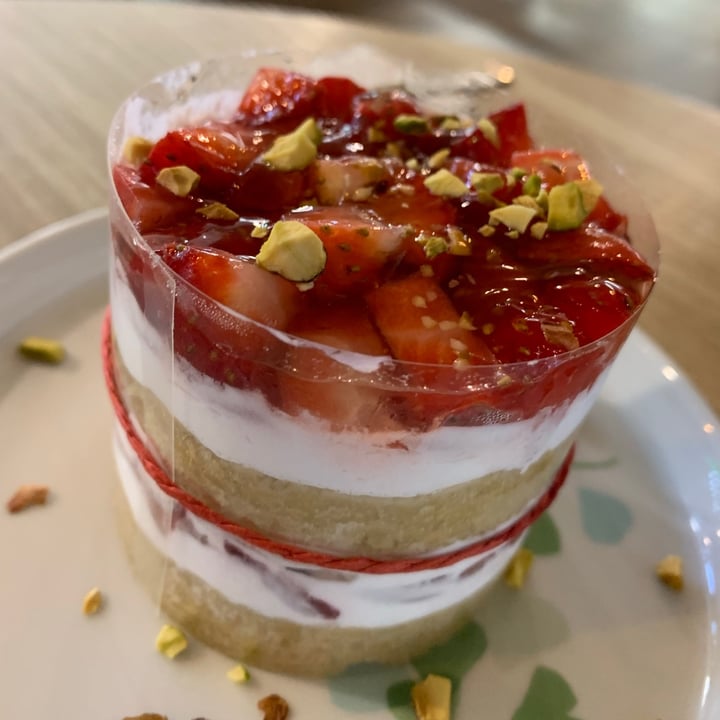 photo of Greendot PAYA LEBAR SQUARE Fresh Strawberry Shortcake shared by @turtleisland on  10 Jul 2021 - review