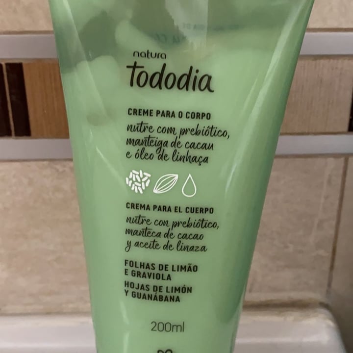 photo of Natura Tododia crema para el cuerpo hojas de limon shared by @lolimiqueo on  24 Oct 2021 - review