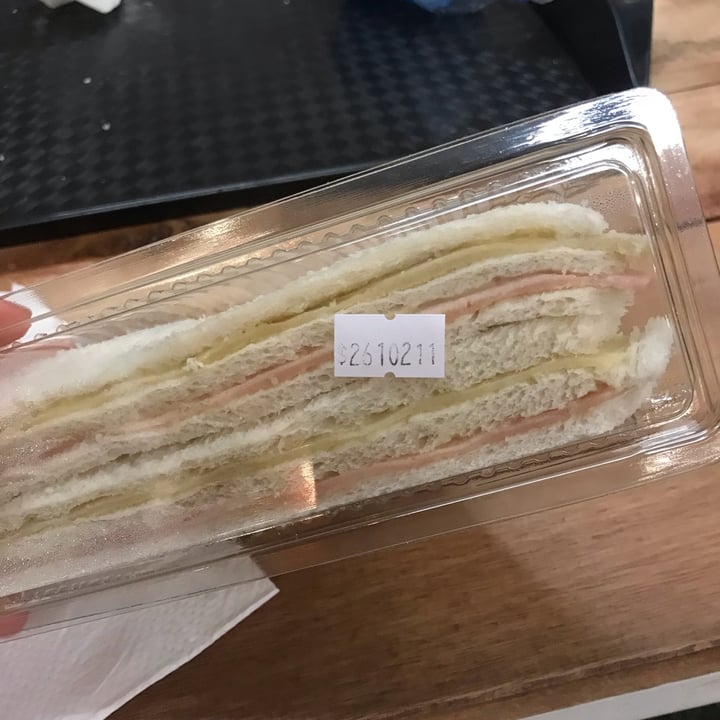 review photo of Futuro veggie Sandwich De Miga shared by @candeeev on 13 Nov 2021 - review