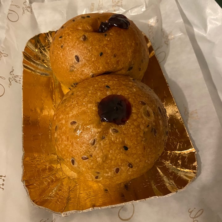 photo of Pasticceria Caffé Pirona Krapfen vegano shared by @isabelgracel on  19 Jun 2022 - review
