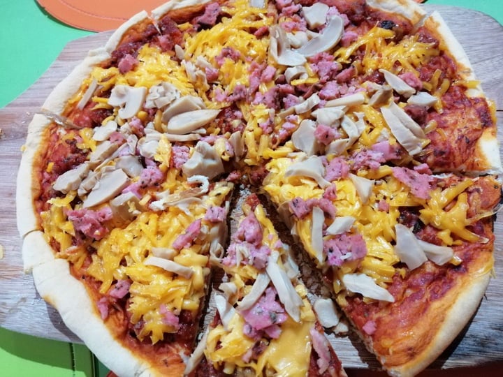 photo of Guacamole Pizza de Jamón Con Champiñones shared by @fpfluffy on  03 Jan 2020 - review