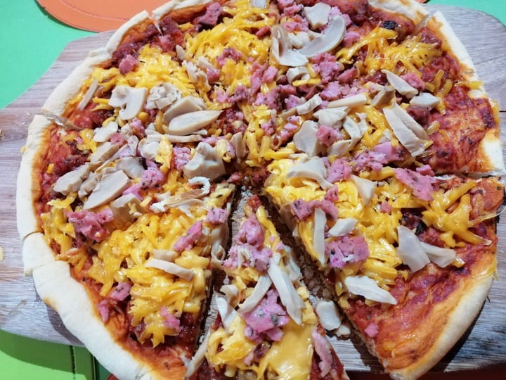 review photo of Guacamole Pizza de Jamón Con Champiñones shared by @fpfluffy on 03 Jan 2020 - review