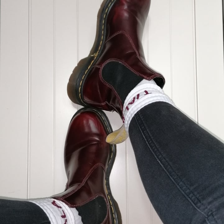 Shinkan Sømil pie Dr. Martens Vegan 2976 Chelsea Boots Cherry Red Review | abillion