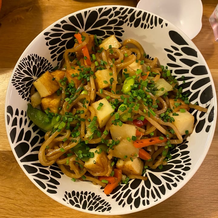 review photo of SUSHI KAWAII yakisoba nouilles legumes tofu shared by @elisgreenworld on 26 Aug 2022 - review