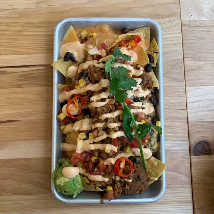 photo of Veggie Grill Mondo Nachos shared by @riceball on  24 Feb 2022 - review