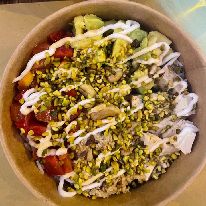 photo of Cado Sushi & Poke piuma vegan bowl shared by @laveganasiciliana on  26 Aug 2022 - review