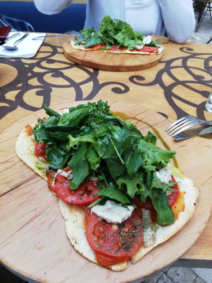 photo of Veda Restaurant Piqueo vegano shared by @marciagovinda on  14 Apr 2020 - review