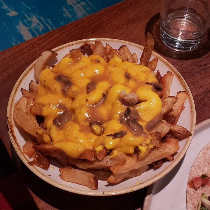 photo of Fresh on Eglinton Poutine shared by @all1za on  30 Aug 2021 - review