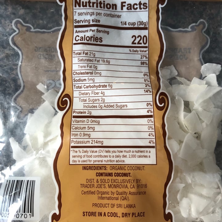 photo of Trader Joe's Organic unsweetened Coconut Chips shared by @aqualing on  26 Apr 2021 - review