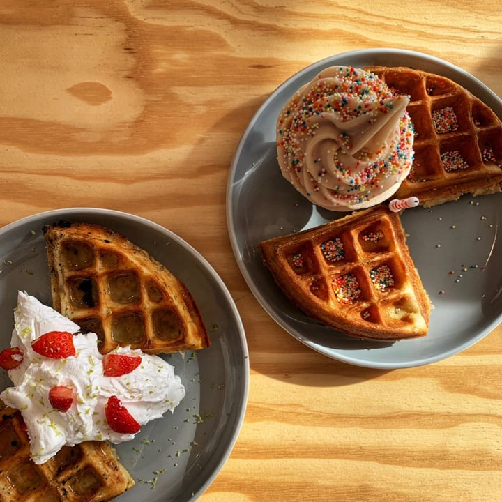 review photo of Jessy's Waffles Camps Bay Lemon Poppy seed Waffle shared by @miriamtr on 26 Apr 2020 - review