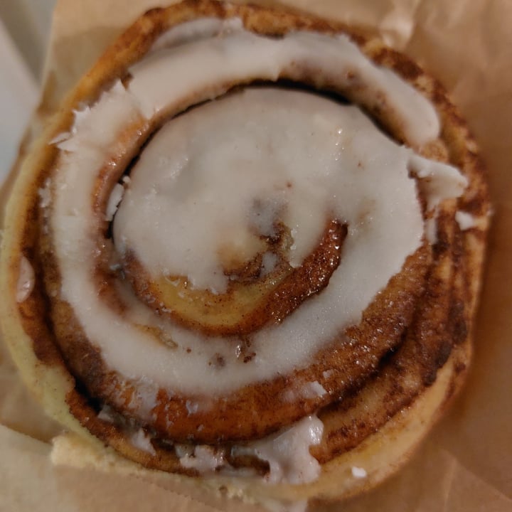 photo of Boneshaker Doughnuts Cinnamon Roll shared by @broccoloblu on  15 Apr 2022 - review