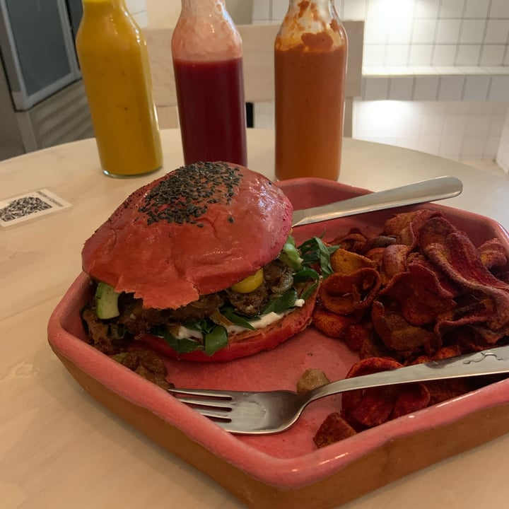 photo of Pulpa Amor Líquido Avocado burger shared by @c3cilia on  13 Jun 2022 - review