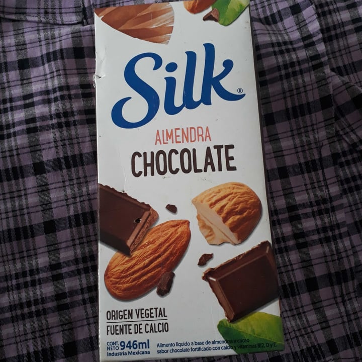 photo of Silk Almendra chocolate shared by @belenveggie on  10 Mar 2022 - review