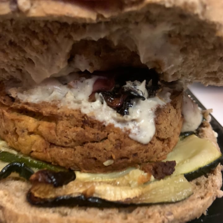 photo of VEG-Joy Gourmet burger shared by @peronaveg on  27 Nov 2021 - review