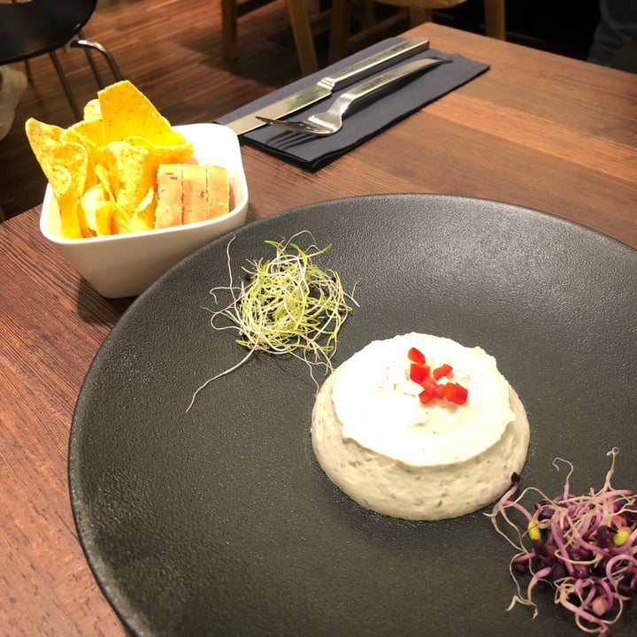 photo of Green House Cashew cheese shared by @carlottaferrero on  30 Sep 2021 - review