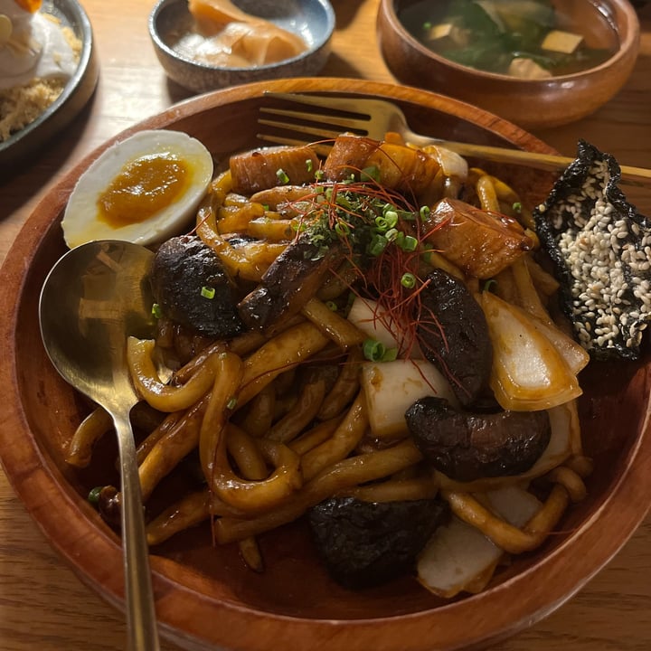 review photo of Golden State Vegan Cafe โกลเด้นเสตทวีแกนคาเฟ่ Golden Yaki Udon shared by @wanlissa on 30 Sep 2022 - review