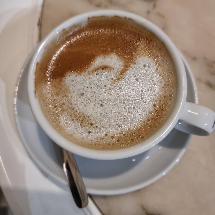 review photo of Casa Tierra - Café con Gatos descafeinado de máquina con leche de avena shared by @miramiravegan on 07 Dec 2022 - review