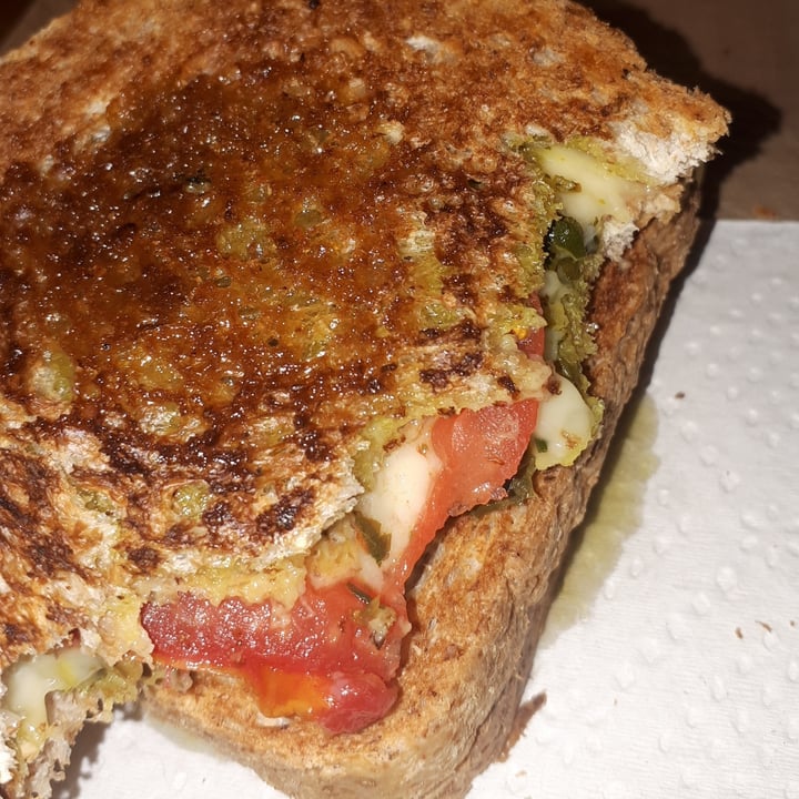 review photo of Guacamole Tostado Capresse shared by @avocatto on 10 Feb 2021 - review