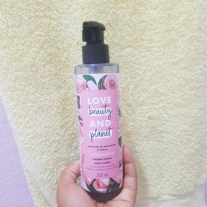 photo of Love Beauty and Planet Manteiga de Murumuru & Rosas Sabonete Liquido Maos e Corpo shared by @mariaantonia08 on  17 Apr 2022 - review
