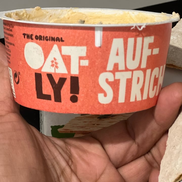 review photo of Oatly Aufstrich Tomate & Basilikum (Tomato & Basil Spread) shared by @fabiocchi on 01 Dec 2022 - review