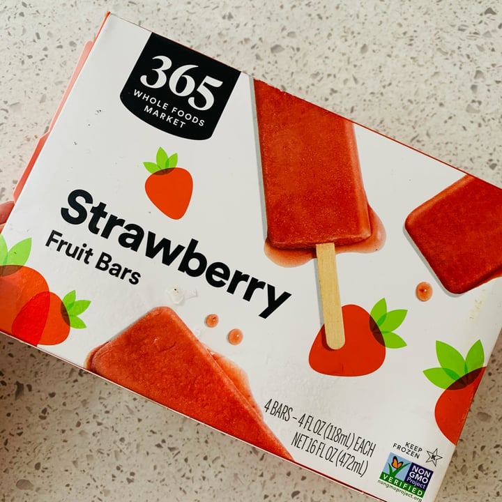 review photo of 365 Whole Foods Market strawberry fruit bars shared by @joywithplants on 17 Jun 2022 - review