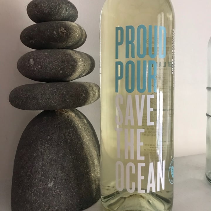 photo of Proud Pour Save The Ocean Sauvignon Blanc shared by @yoganaorganabanana on  05 May 2021 - review