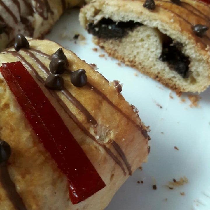 photo of YvittaCakes Rosca de Reyes relleno de chocolate shared by @cristiane on  04 Jan 2020 - review