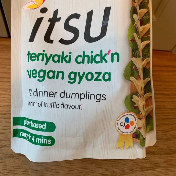photo of itsu Terriyaki Chick’n Vegan Gyoza shared by @a-broccx-tale on  14 Mar 2021 - review