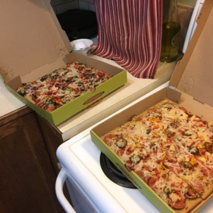 photo of Panago Pizza vegan pizzas with gluten free crust shared by @envirovegan on  27 Jun 2020 - review