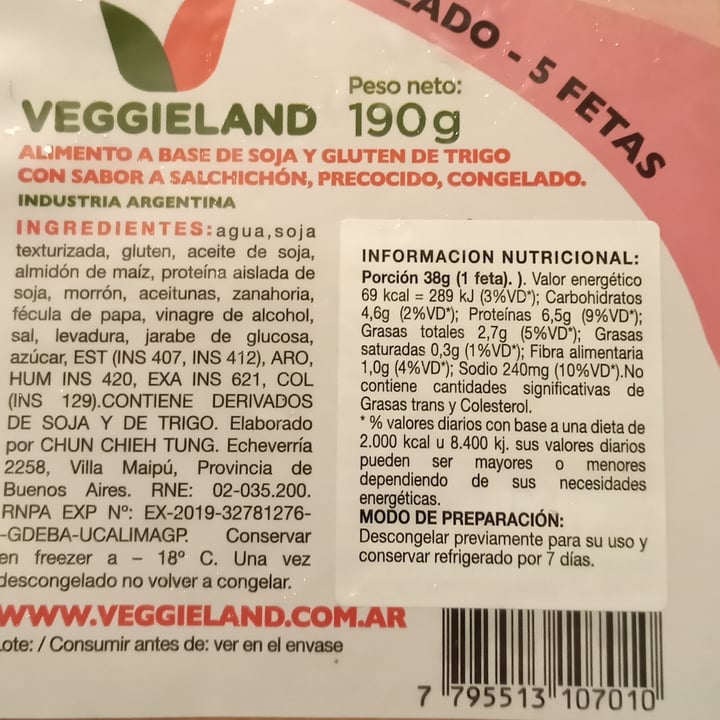 photo of Veggieland Salchichon primavera shared by @rominacon on  30 Sep 2021 - review