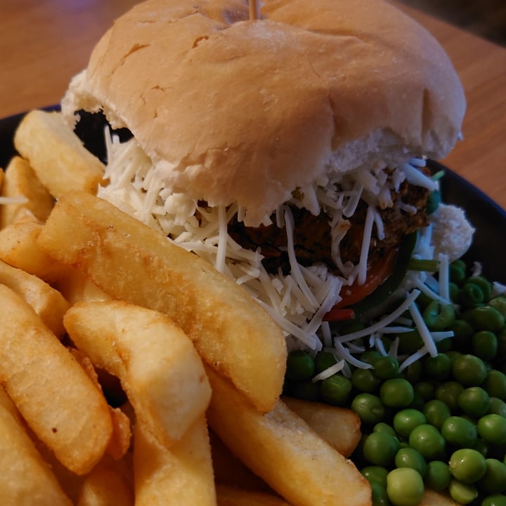 review photo of The White Hart Dirty Vegan Cheeseburger shared by @veggierob on 02 Oct 2021 - review