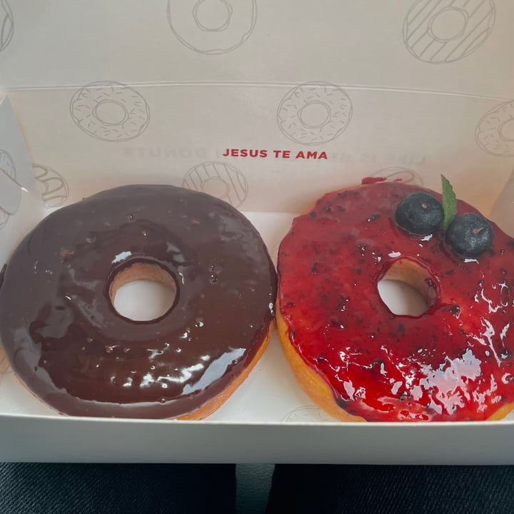 photo of California Donut Company vegan donuts shared by @brunatrento on  23 Jul 2021 - review