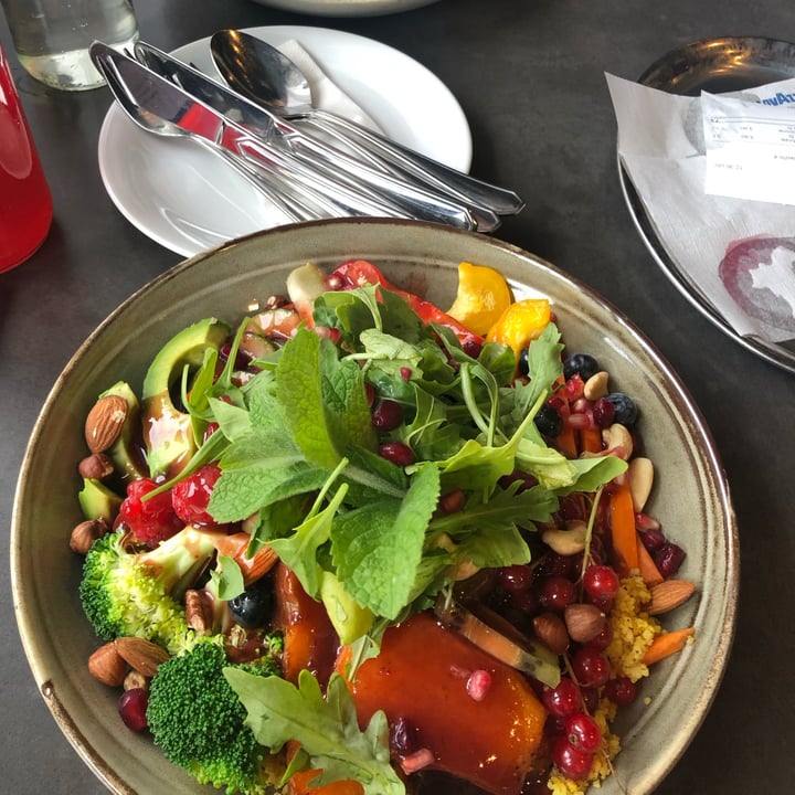 review photo of Kaefers Buddha Bowl shared by @annaharrer on 30 Sep 2021 - review
