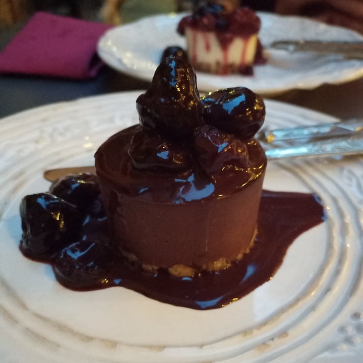 photo of Botanica Lab Cucina Chocolate and Cherry Cheesecake shared by @lorenzoxzero on  04 Aug 2021 - review