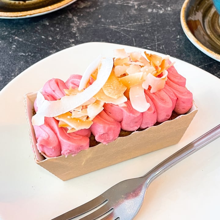photo of The Little Bakery Raspberry and Coconut Cake shared by @tessdallapria on  20 Jul 2022 - review