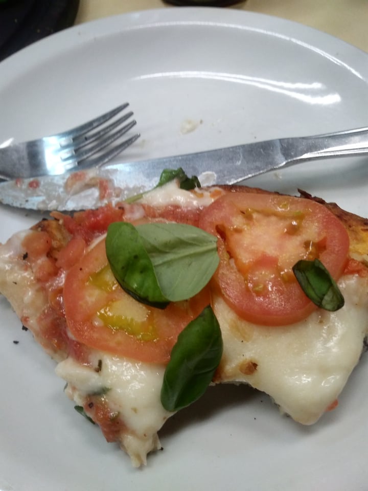 photo of Pizzería Güerrin Pizza Margarita vegana shared by @rochisalg on  29 Aug 2021 - review