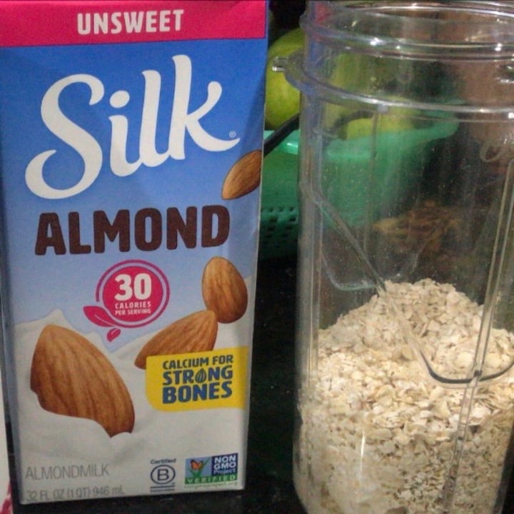 photo of Silk 30 Cal Almond Milk shared by @silvanatellez29 on  25 Nov 2020 - review