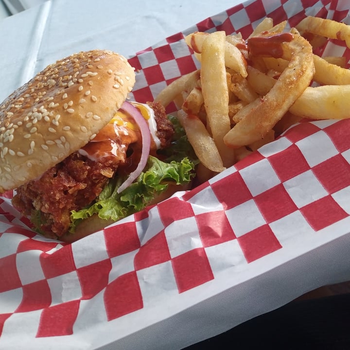 review photo of Bazar la VeganerĂa Hamburguesa Kfc By Sana Tentacion shared by @msadeh on 25 Aug 2022 - review